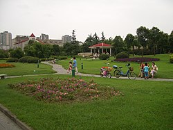 Yangzhou - park at Wenchang Lu and Weiyang Lu - CIMG3415